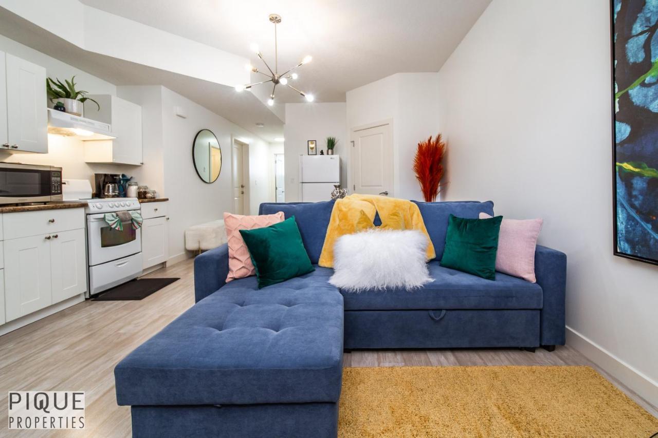 Executive Home - Long Stays Welcome - Garage Parking - Free Wifi & Netflix เอดมันตัน ภายนอก รูปภาพ