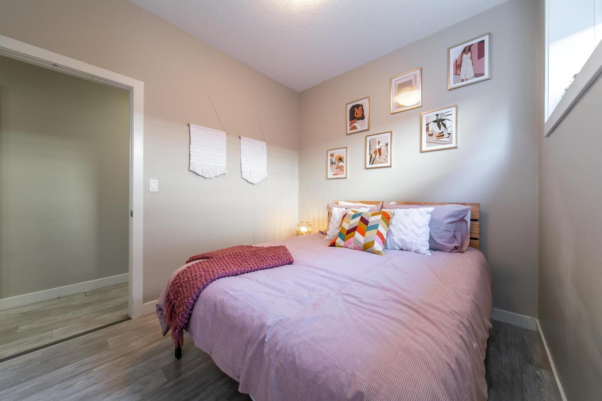 Executive Home - Long Stays Welcome - Garage Parking - Free Wifi & Netflix เอดมันตัน ห้อง รูปภาพ