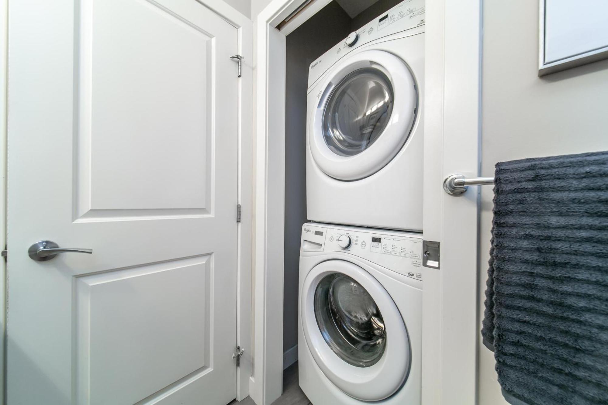 Executive Home - Long Stays Welcome - Garage Parking - Free Wifi & Netflix เอดมันตัน ห้อง รูปภาพ