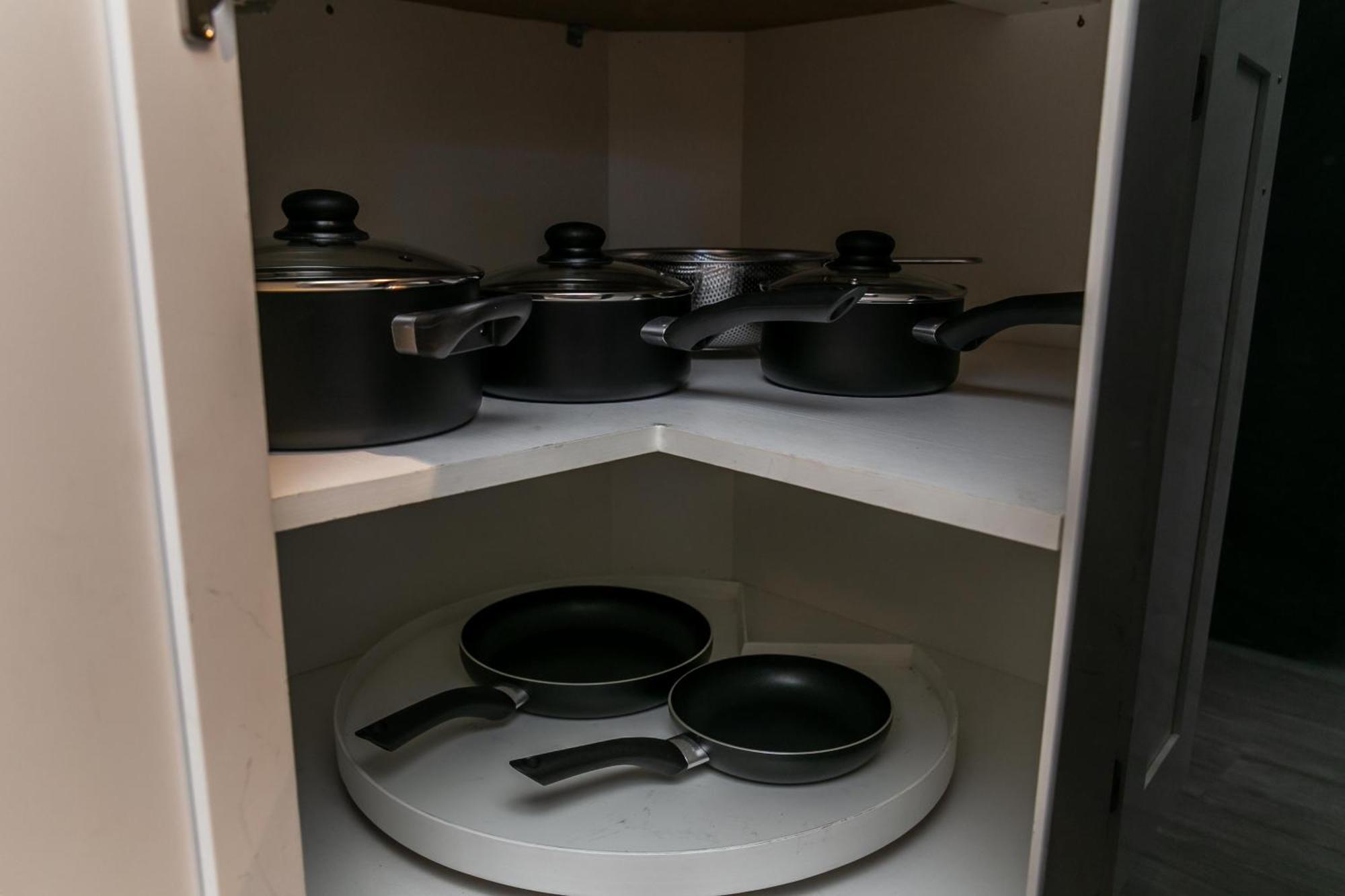 Executive Home - Long Stays Welcome - Garage Parking - Free Wifi & Netflix เอดมันตัน ห้อง รูปภาพ