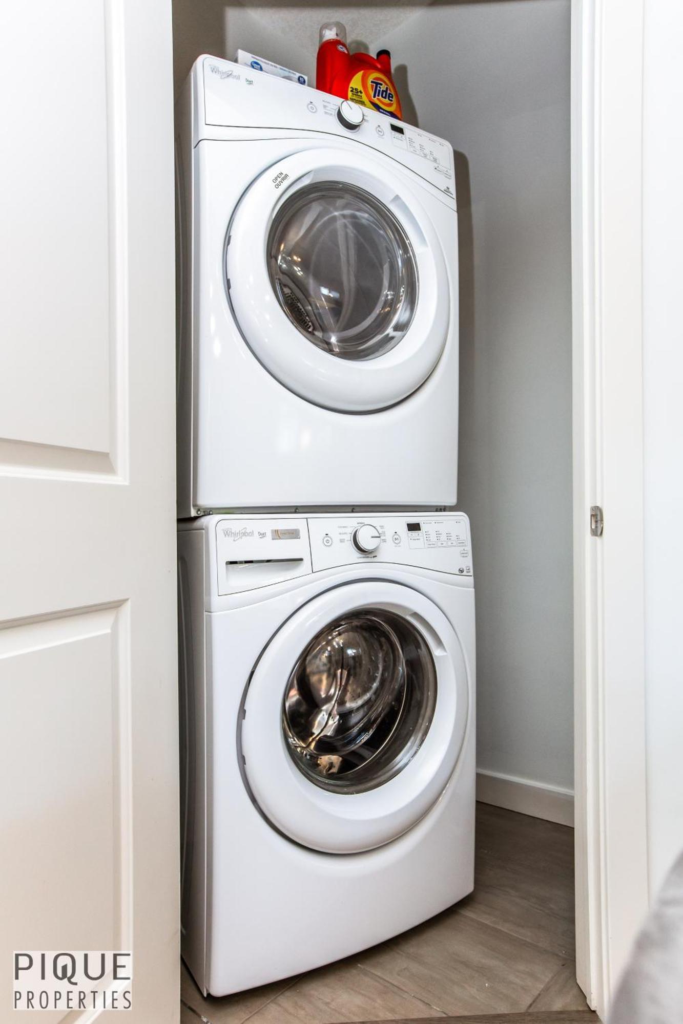 Executive Home - Long Stays Welcome - Garage Parking - Free Wifi & Netflix เอดมันตัน ห้อง รูปภาพ