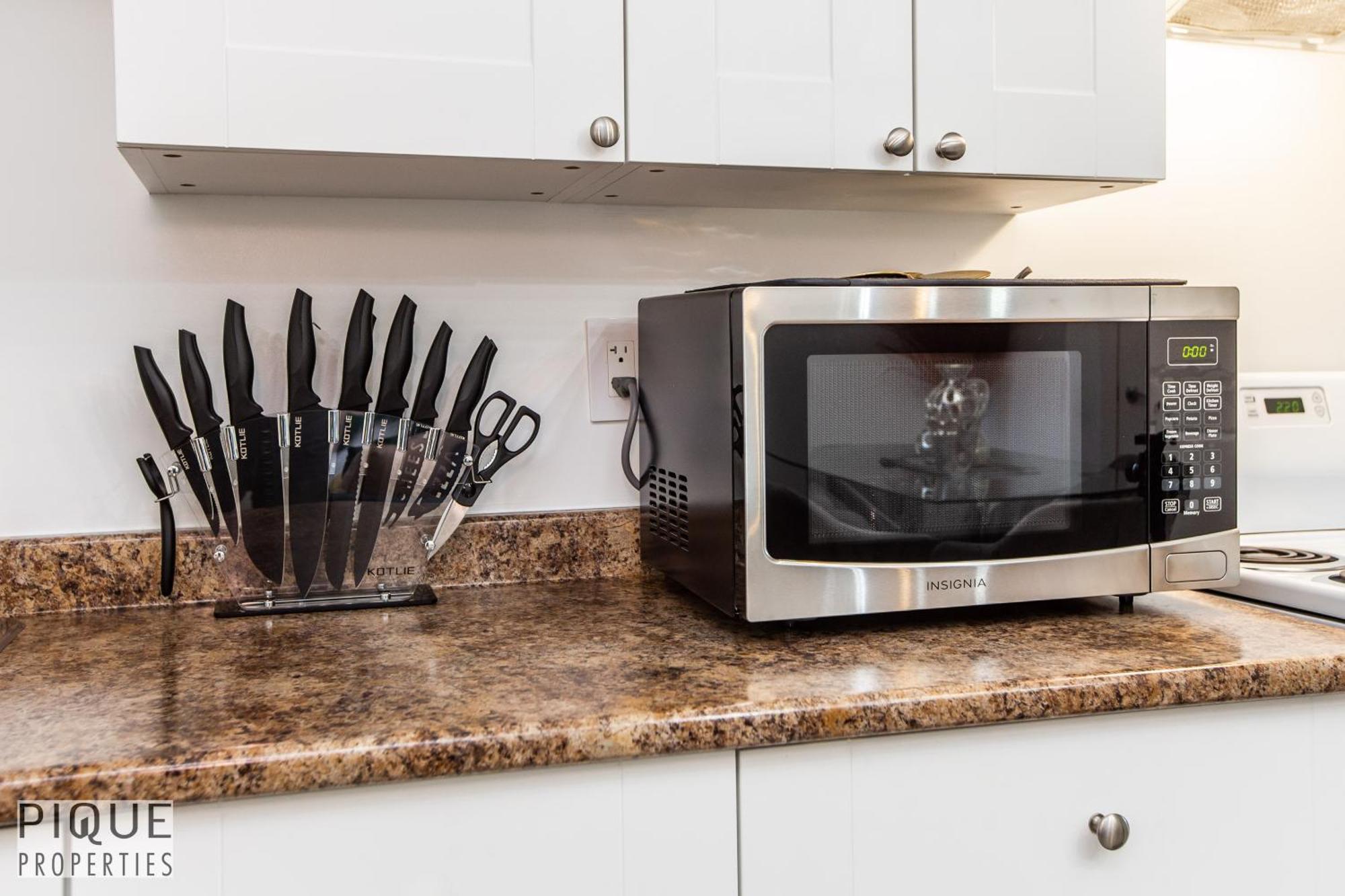Executive Home - Long Stays Welcome - Garage Parking - Free Wifi & Netflix เอดมันตัน ห้อง รูปภาพ
