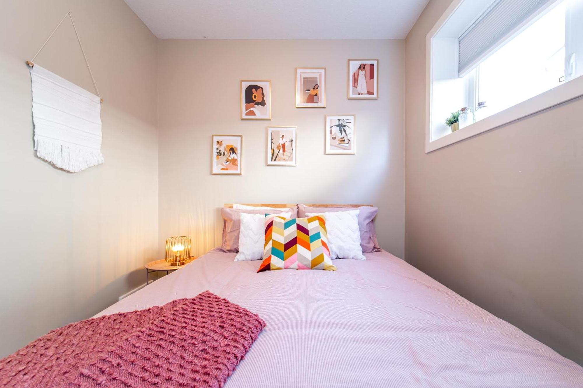 Executive Home - Long Stays Welcome - Garage Parking - Free Wifi & Netflix เอดมันตัน ห้อง รูปภาพ