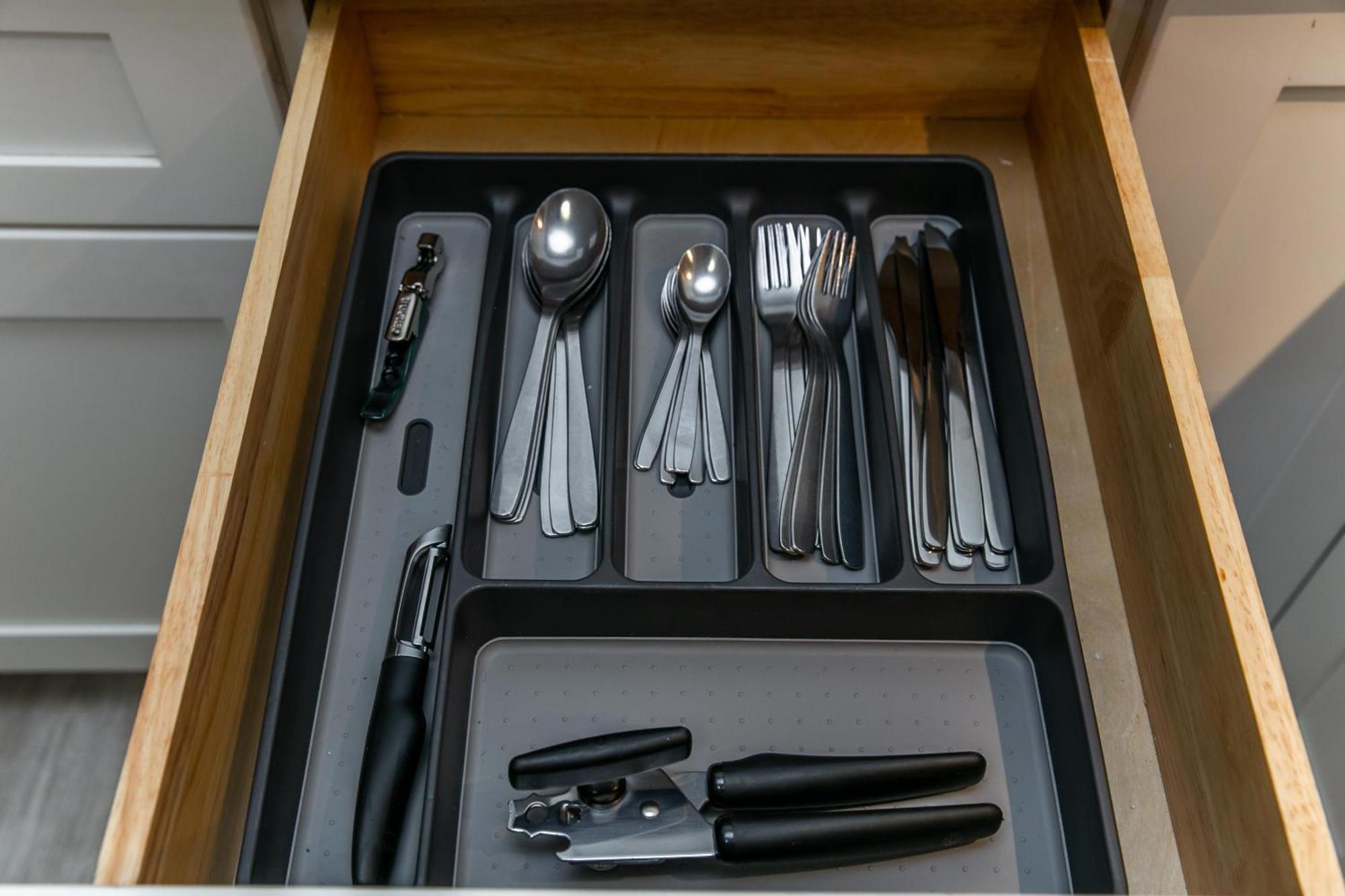 Executive Home - Long Stays Welcome - Garage Parking - Free Wifi & Netflix เอดมันตัน ห้อง รูปภาพ
