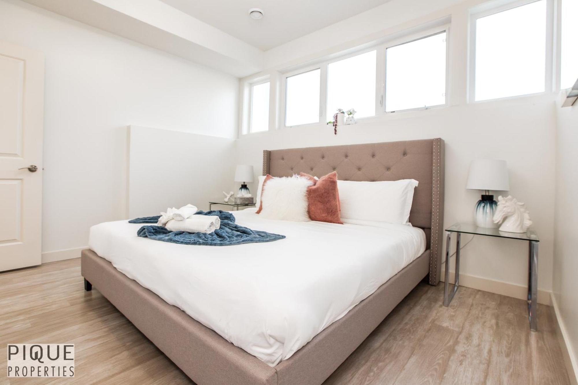 Executive Home - Long Stays Welcome - Garage Parking - Free Wifi & Netflix เอดมันตัน ห้อง รูปภาพ
