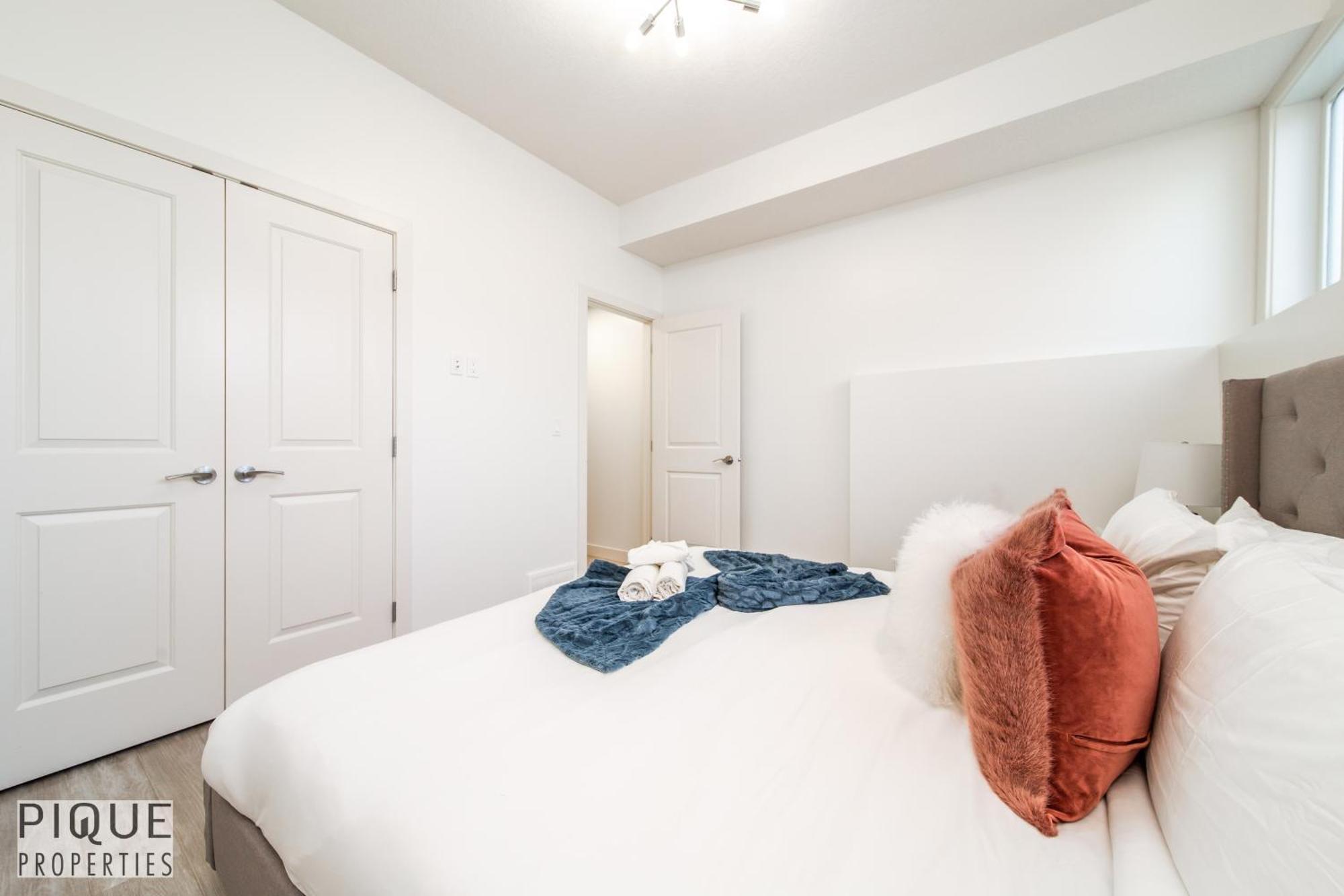 Executive Home - Long Stays Welcome - Garage Parking - Free Wifi & Netflix เอดมันตัน ห้อง รูปภาพ