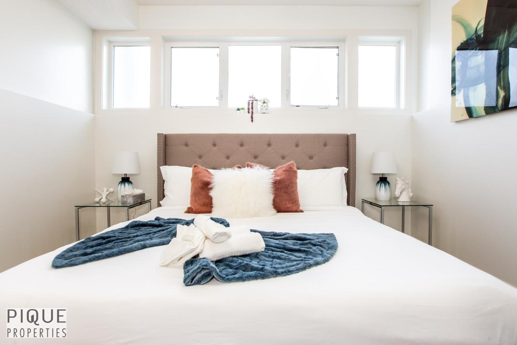 Executive Home - Long Stays Welcome - Garage Parking - Free Wifi & Netflix เอดมันตัน ห้อง รูปภาพ