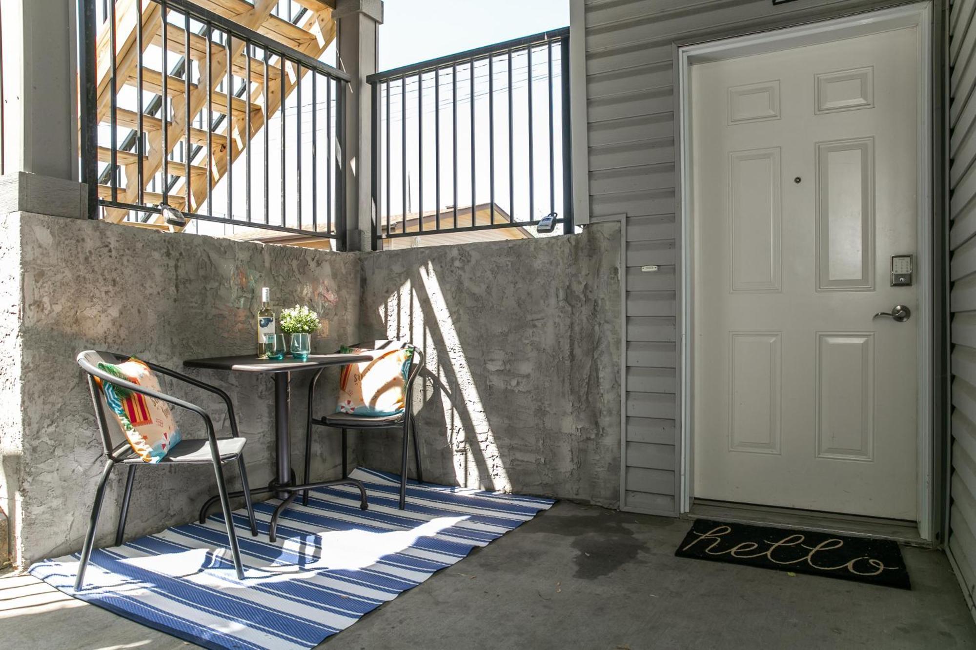 Executive Home - Long Stays Welcome - Garage Parking - Free Wifi & Netflix เอดมันตัน ห้อง รูปภาพ