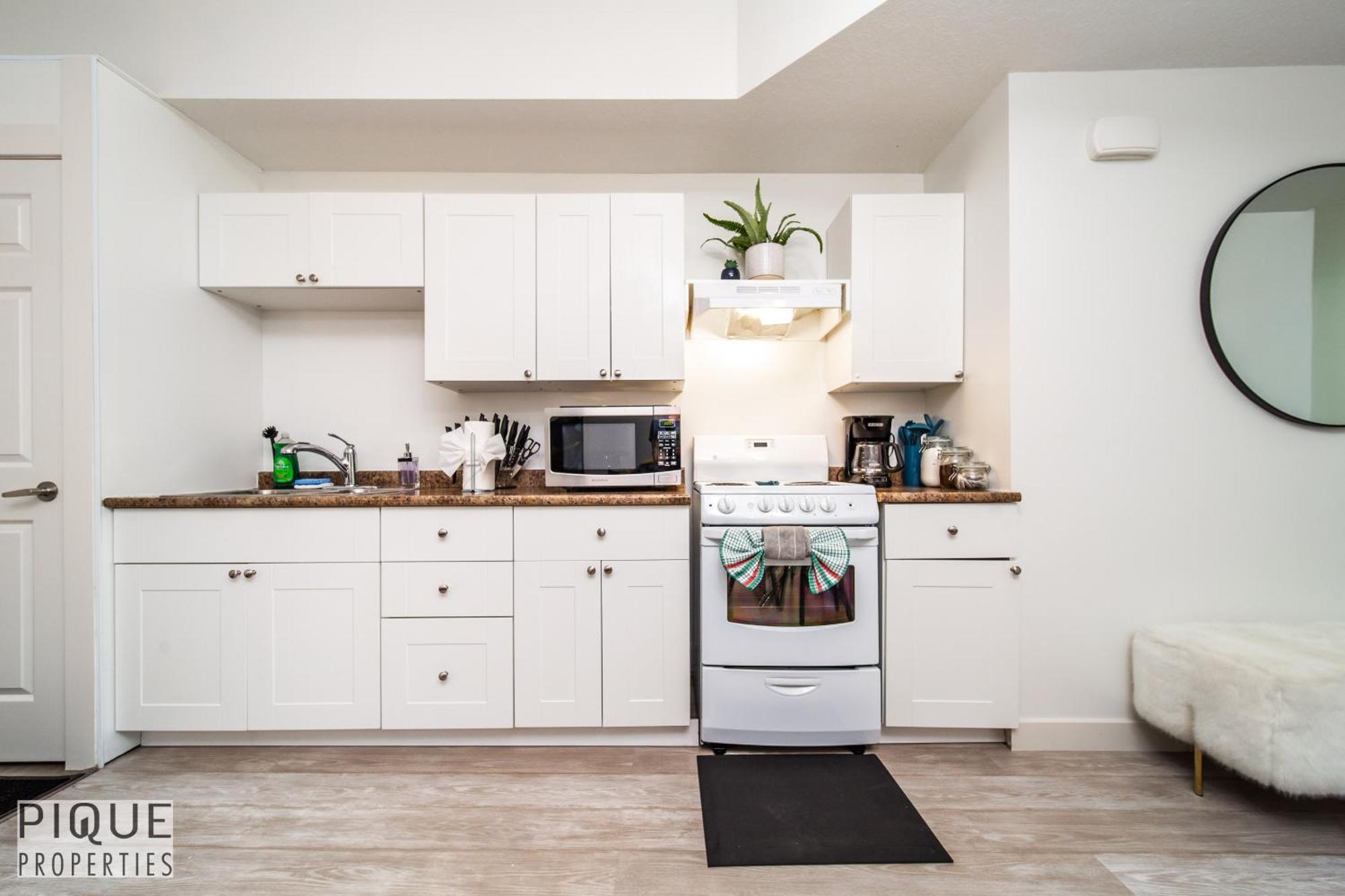 Executive Home - Long Stays Welcome - Garage Parking - Free Wifi & Netflix เอดมันตัน ห้อง รูปภาพ