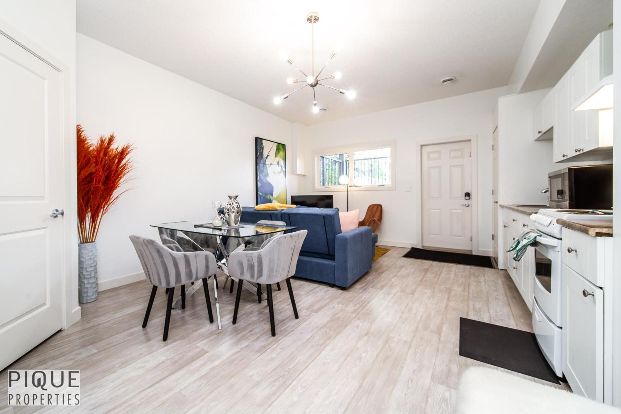 Executive Home - Long Stays Welcome - Garage Parking - Free Wifi & Netflix เอดมันตัน ห้อง รูปภาพ