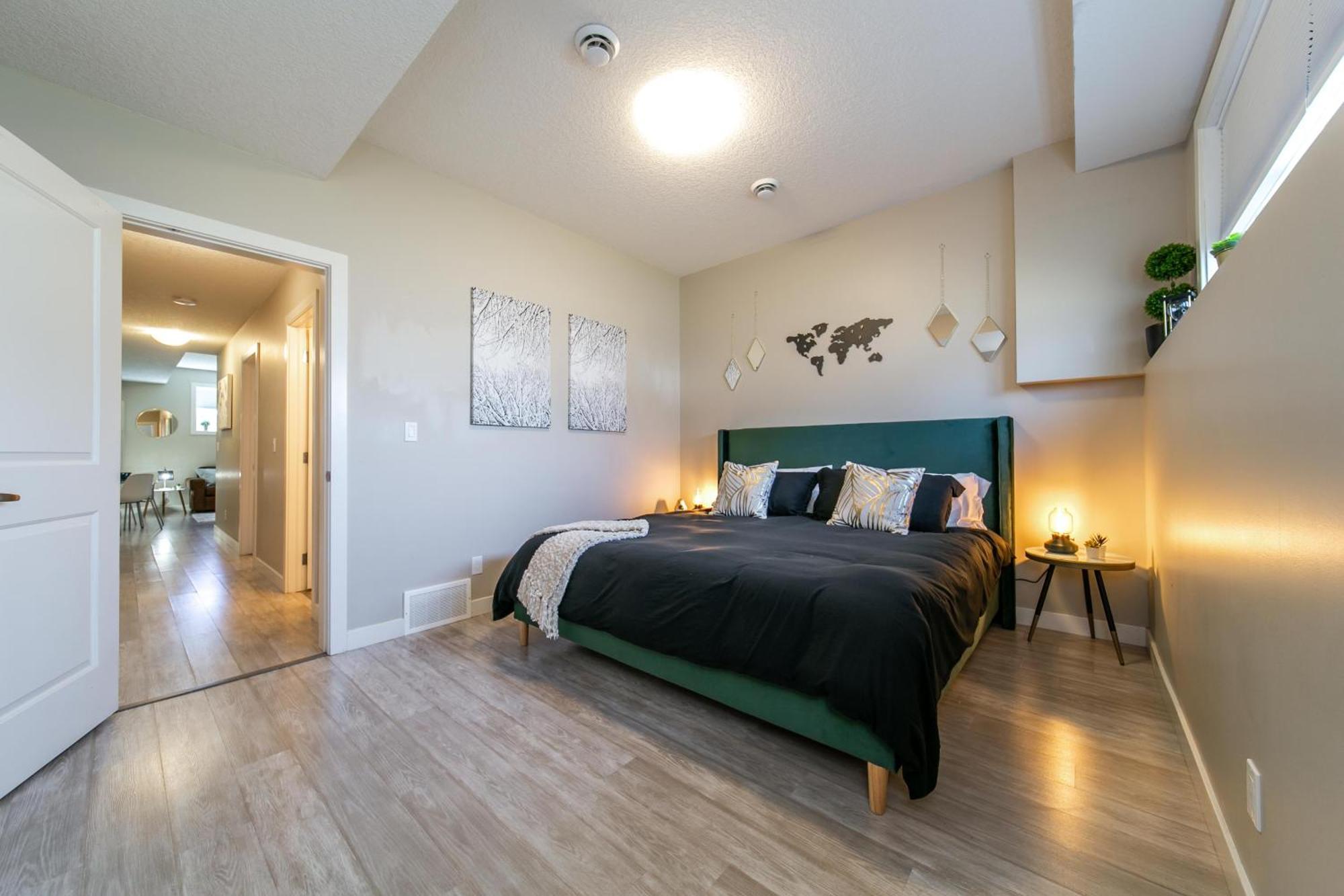 Executive Home - Long Stays Welcome - Garage Parking - Free Wifi & Netflix เอดมันตัน ห้อง รูปภาพ